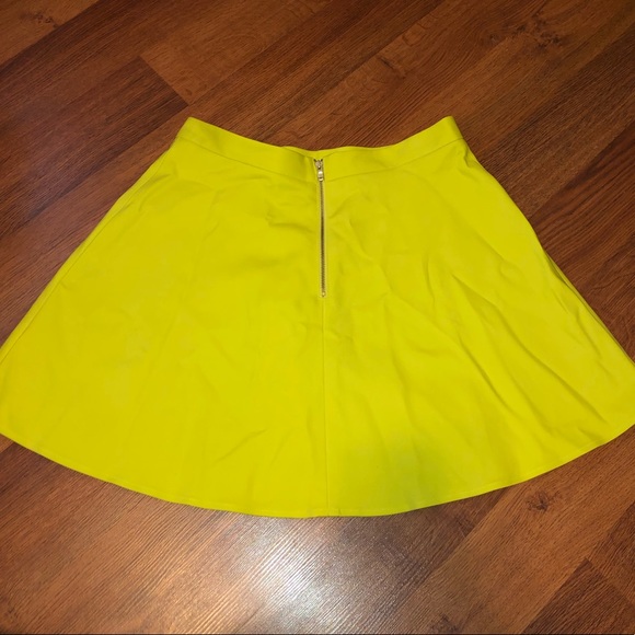 Club Monaco Ani Skirt in ‘Parakeet’ - Picture 7 of 7
